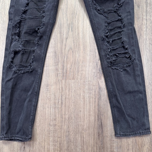 American Eagle Outfitters Black Distressed Strigid Mom Jean - Size 4 Long - Picture 4 of 14